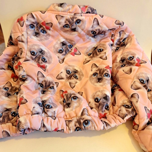 H&M Kids Puffer Jacket w Cat Design - Light Pink Size 3-4yr Very Good Condition - Picture 2 of 3
